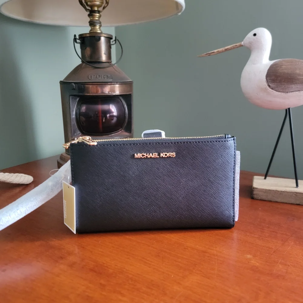 NWT Michael Kors Jet Set Travel Large Zip Black Saffiano Leather Wristlet Bag